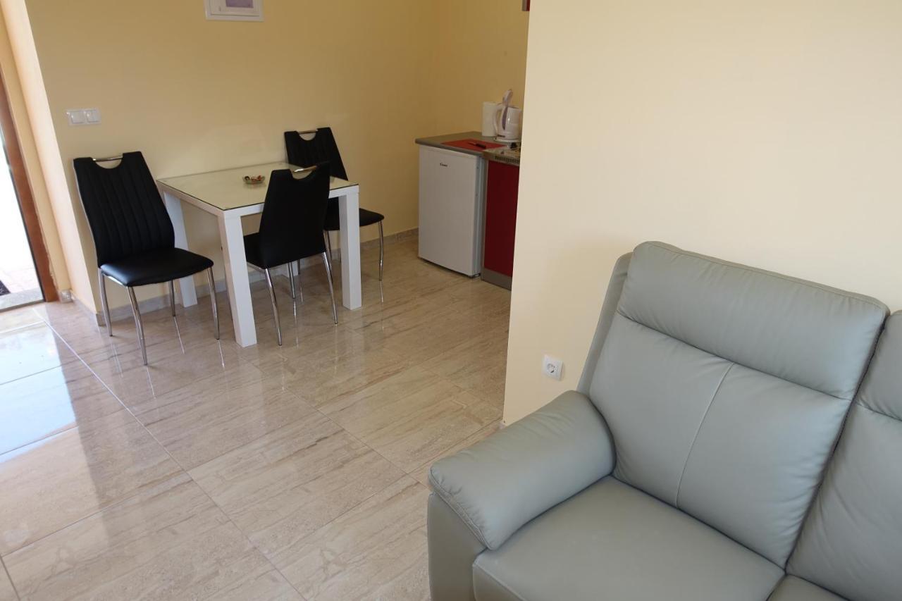 Apartments Leon נין מראה חיצוני תמונה
